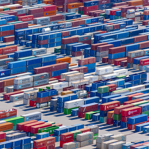Digitalisieren und Vernetzen: zwei wesentliche Logistiktrends für eine zukunftsfähige weltweite Logistik. Photo by Noel Broda on Unsplash