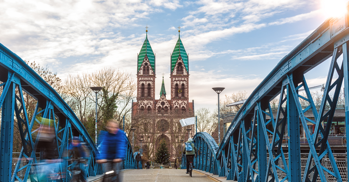 Platz 3: Freiburg. Wiwilíbrücke am Hauptbahnhof